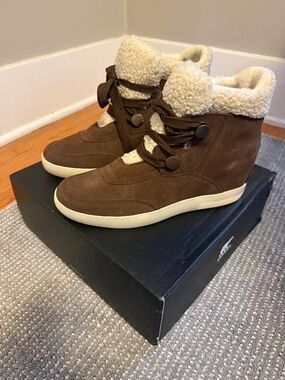 SOREL Out N About Cozy Wedge Boots Tobacco Natural Size 10 NIB
